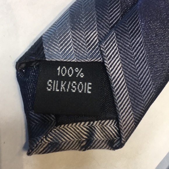 Signature Carrington blue gray black and silver diagonal striped silk tie.NWT - Picture 6 of 9